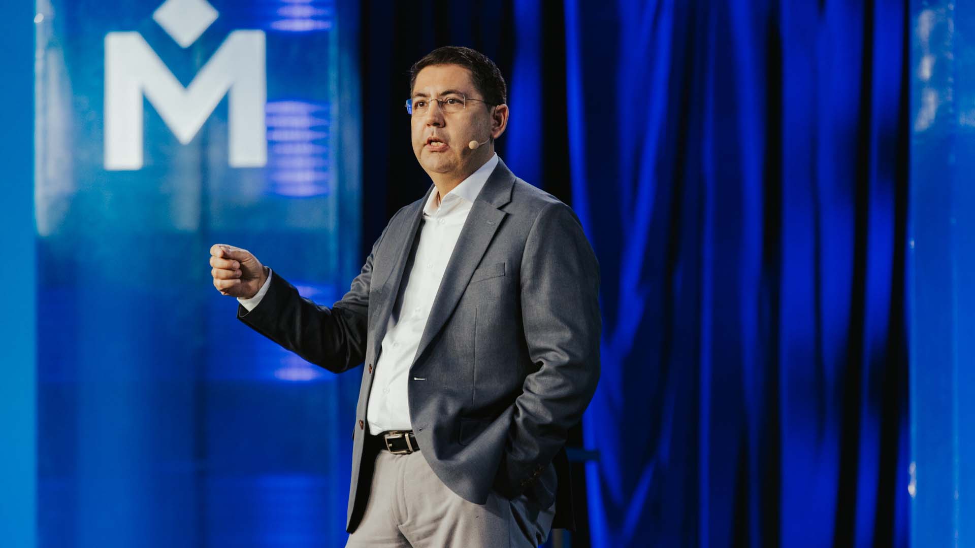 Bank of America's Jason Renteria on mainstage at Medallia Experience '26
